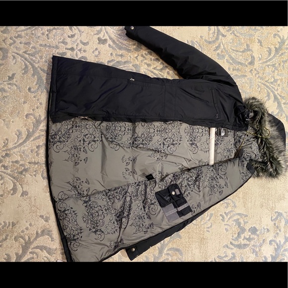 The North Face Woman’s Goose Down Jacket - Picture 2 of 6